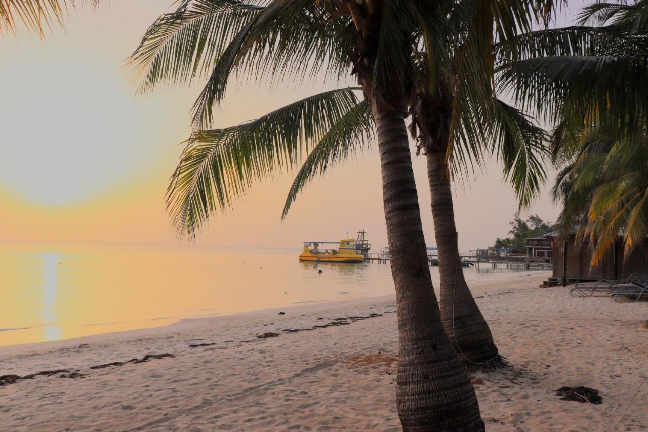 Hotel Posada Seremein ,West Bay ,Roatan Экстерьер фото