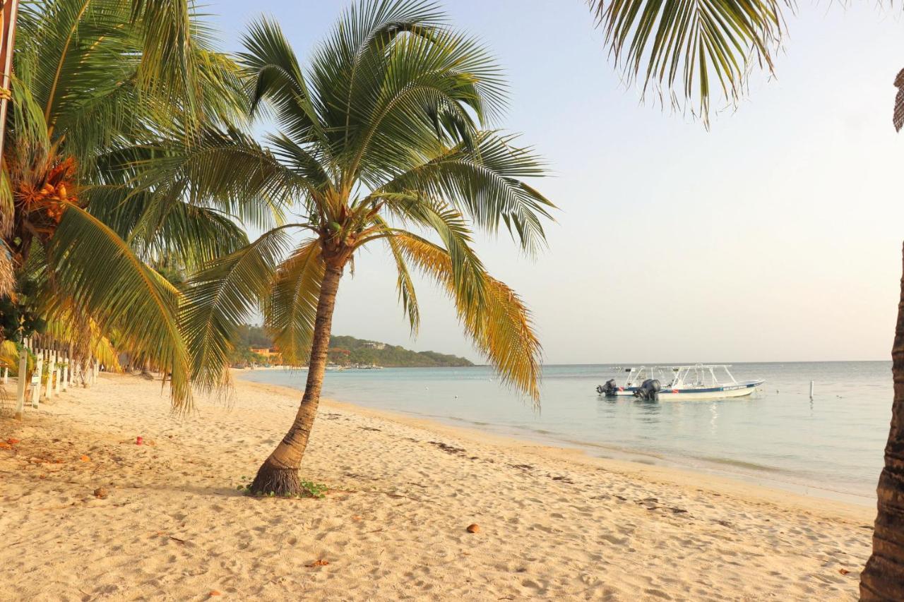 Hotel Posada Seremein ,West Bay ,Roatan Экстерьер фото